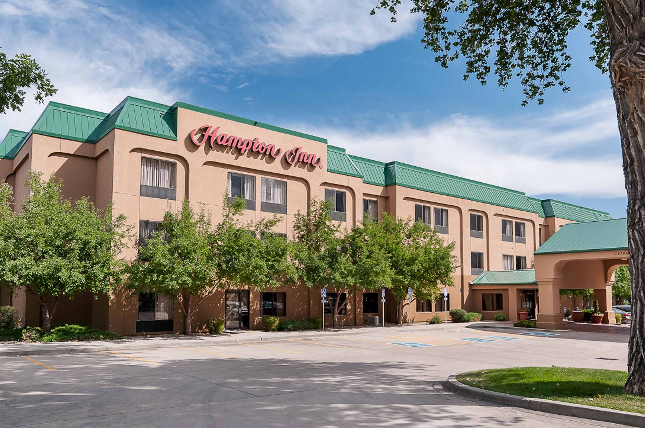 hampton inn ft. collins - hotel exterior photo