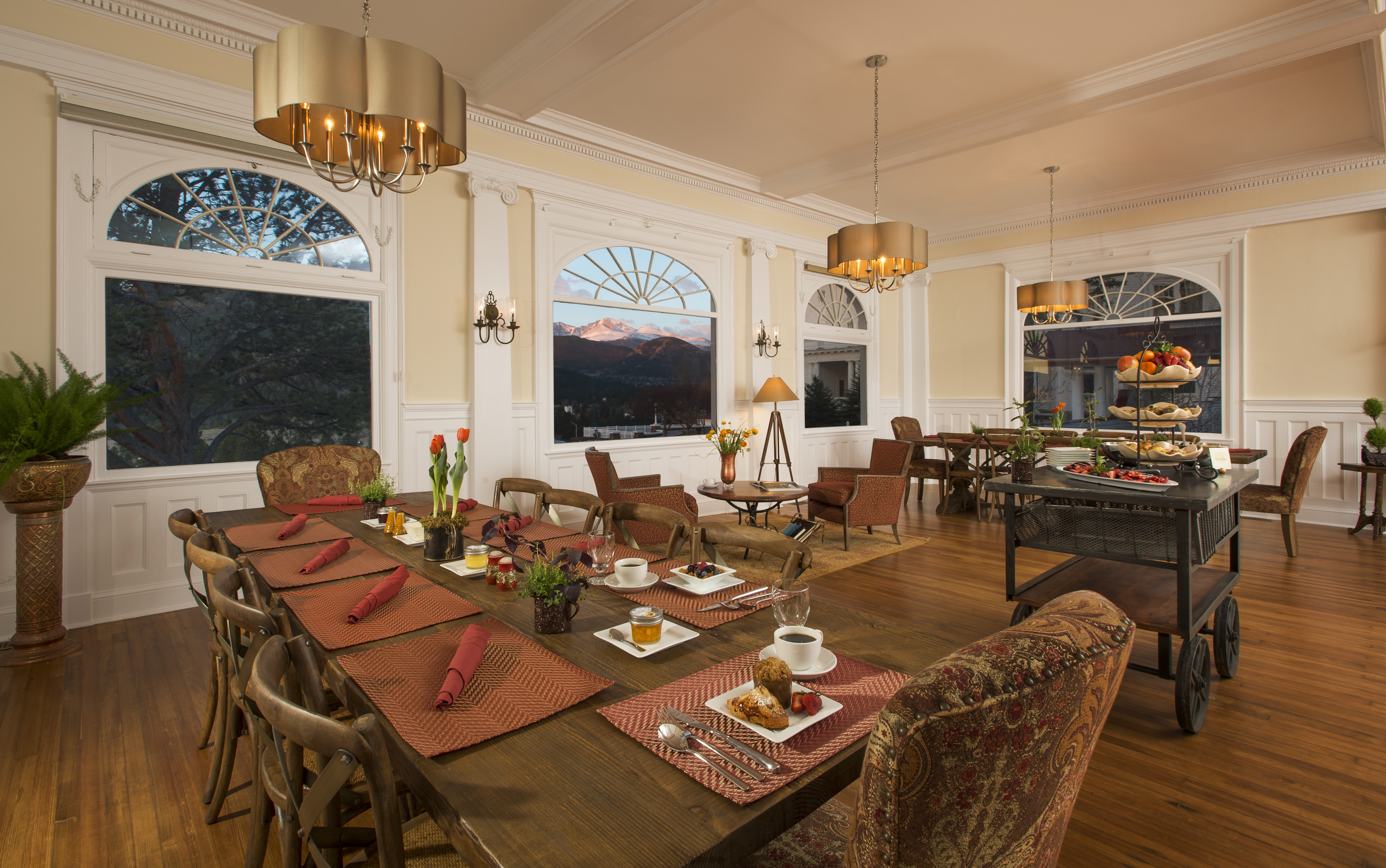 breakfast room in the lodge at the stanley photo