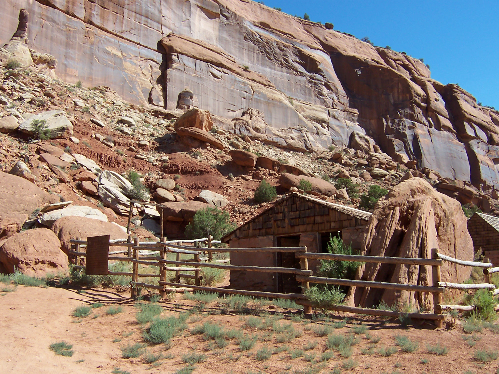 captain smith's cabin photo