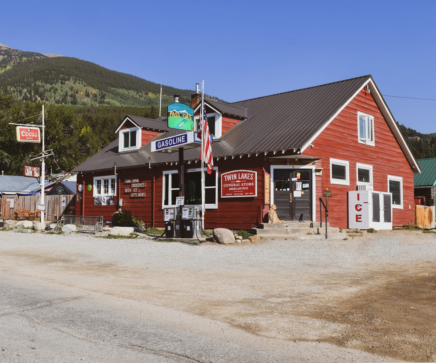 twin lakes general store photo