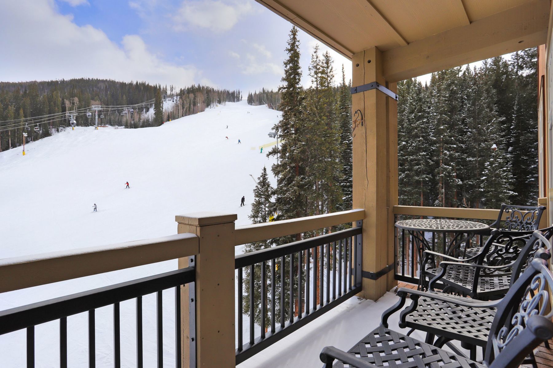 slopeside lodging photo
