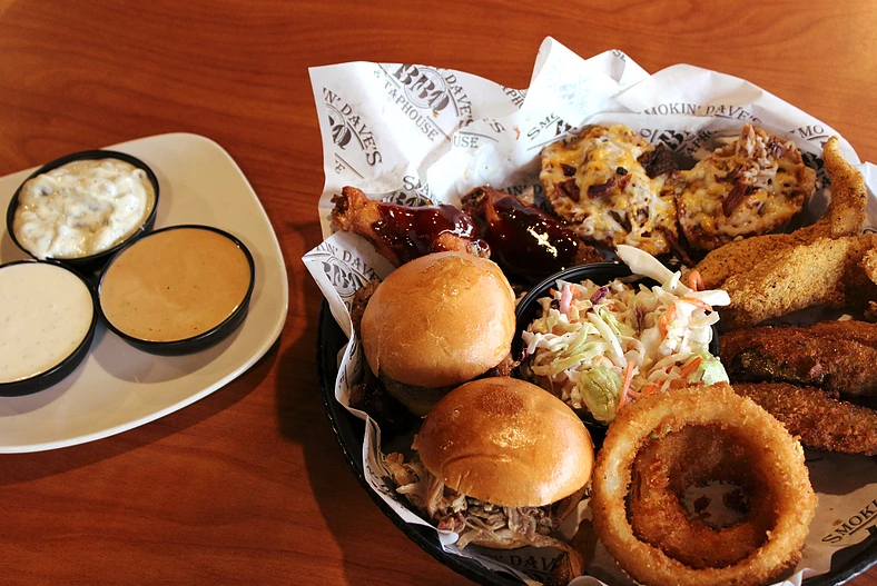 smokin' daves bbq & tap house in estes park photo