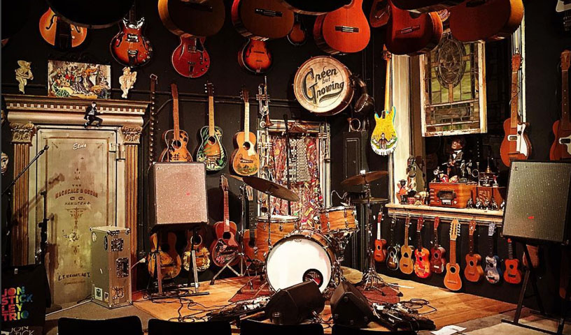 Steve's on sale guitar shop