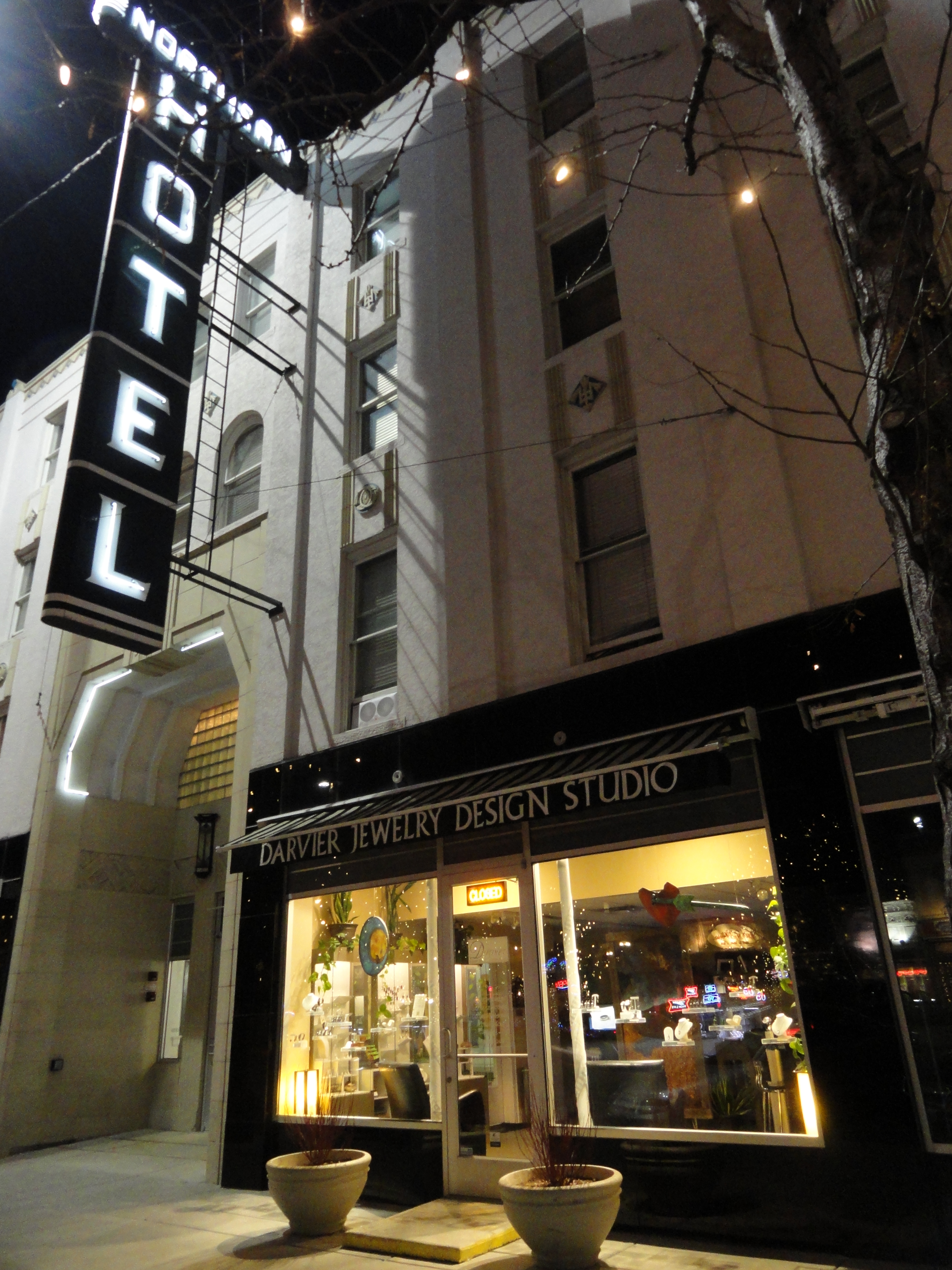 darvier in the northern hotel photo