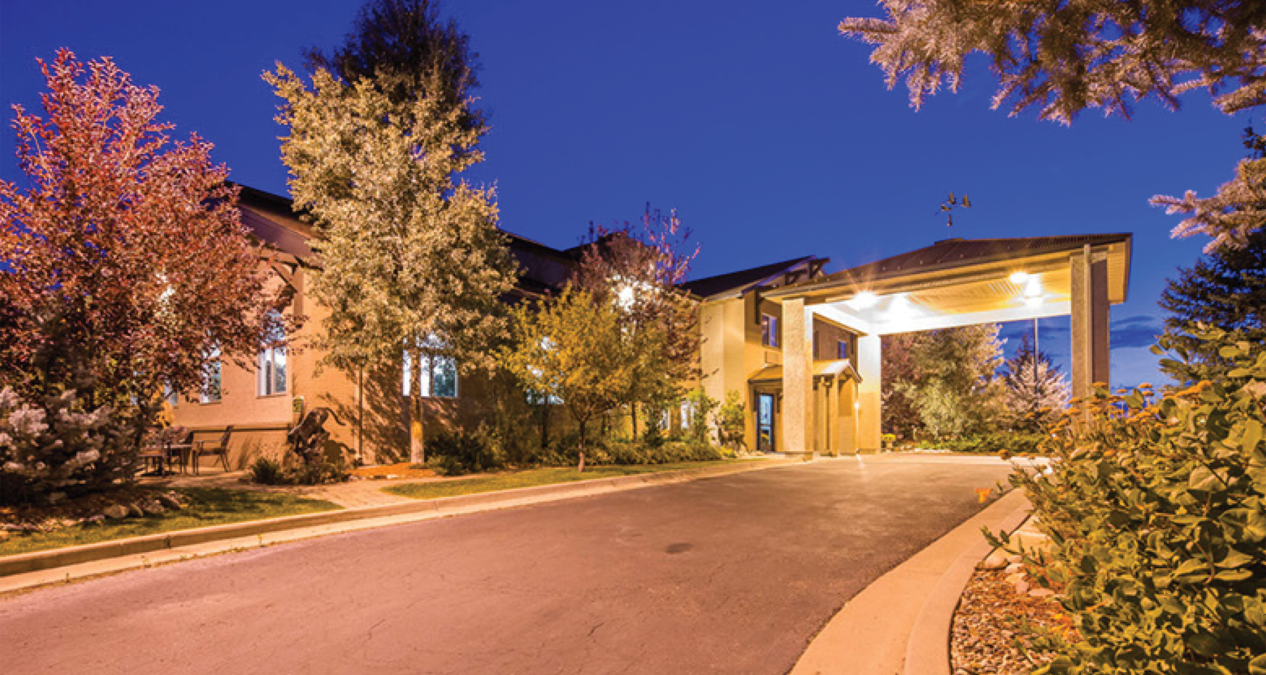 welcome to the deer park hotel & suites photo 9