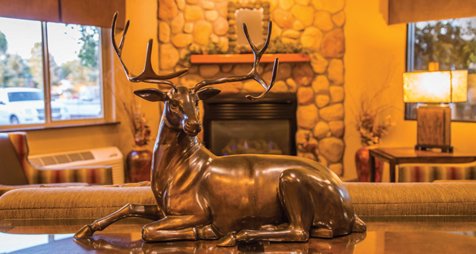 welcoming and comfortable lobby photo 3