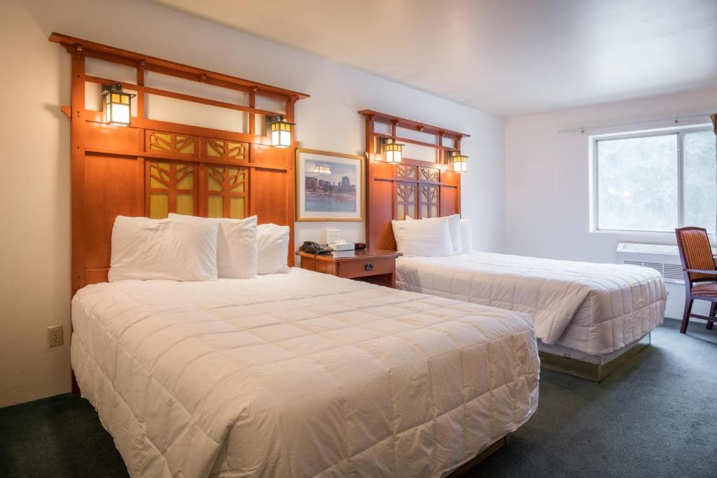 two bed queen room.  photo