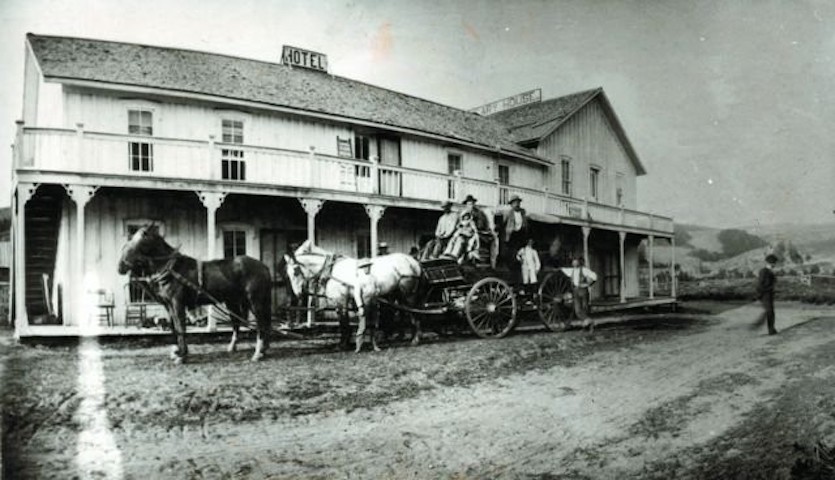 dean public house restauraunt in hot sulpher springs photo