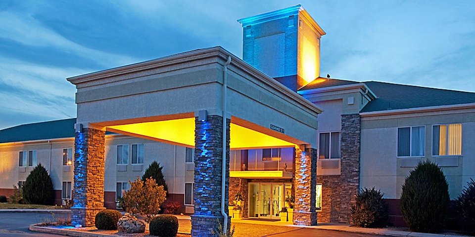 holiday inn express la junta photo