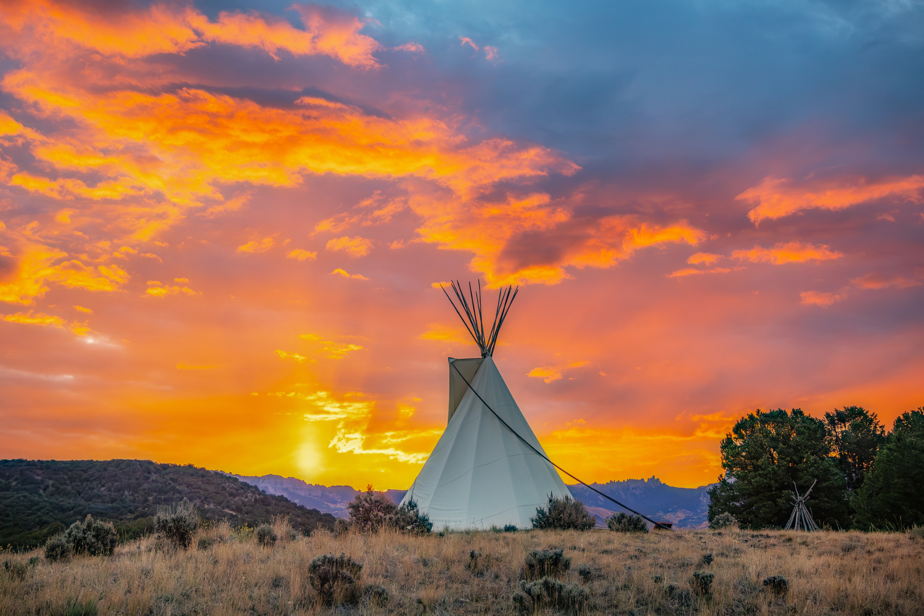 sunsets in colorado state parks just hit different. photo 5