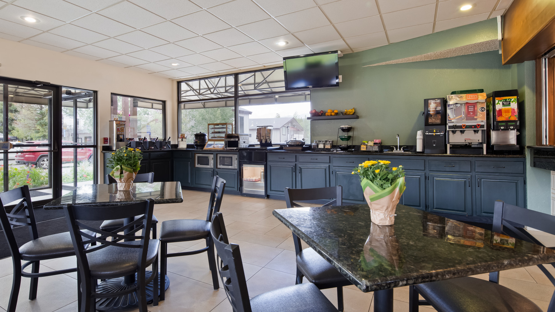 enjoy a hot complimentary breakfast photo 8