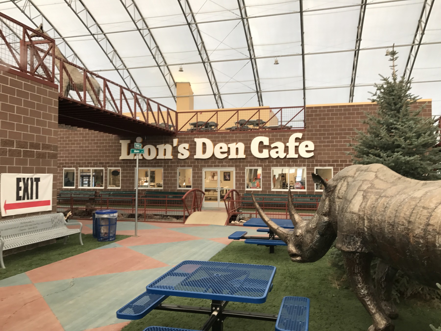 lion's den cafe photo 14
