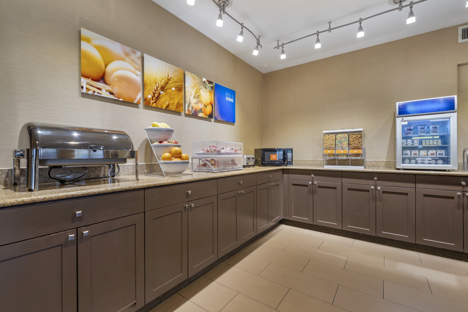 complimentary breakfast photo 6