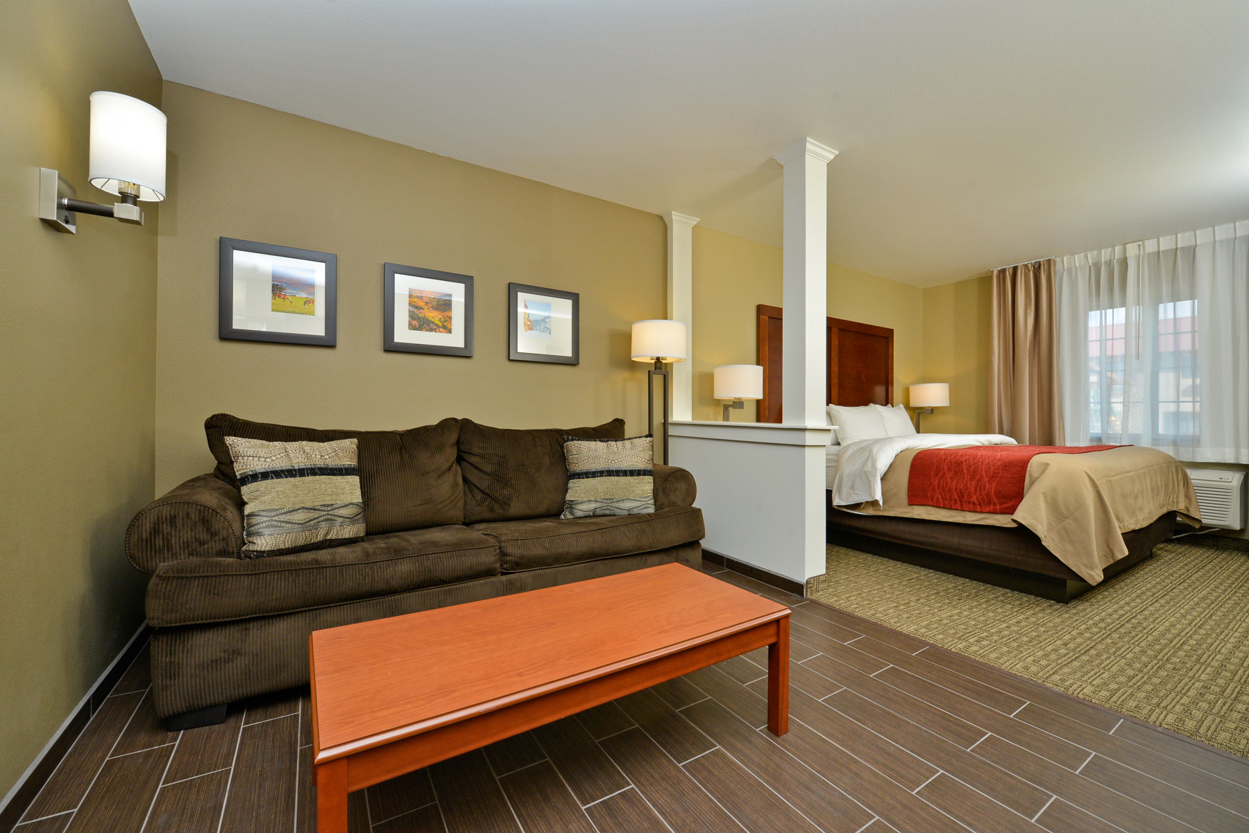 1 king suite photo 2