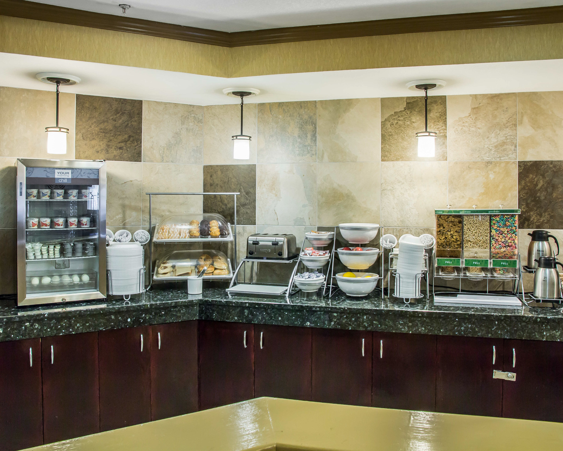 breakfast area photo 5