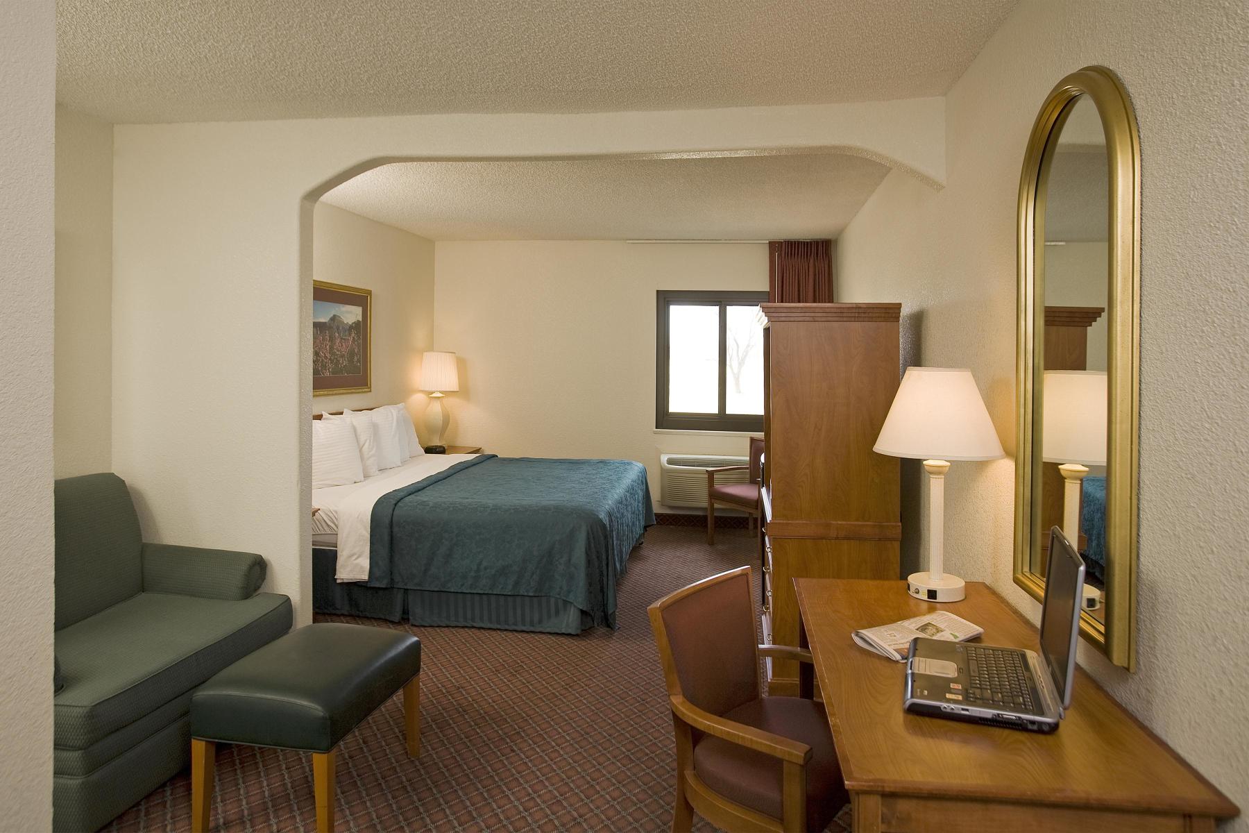 king room with microfridge and free wireless internet photo