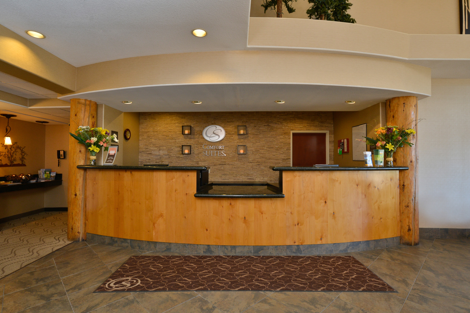 welcoming front desk photo 9