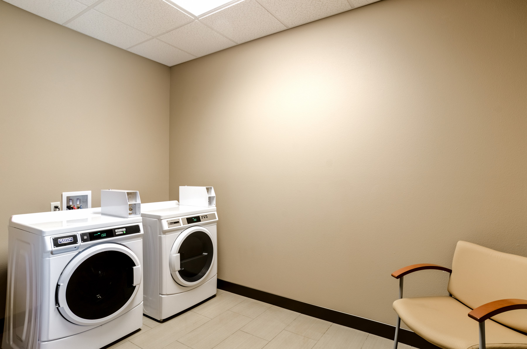 24-hour guest laundry photo 5