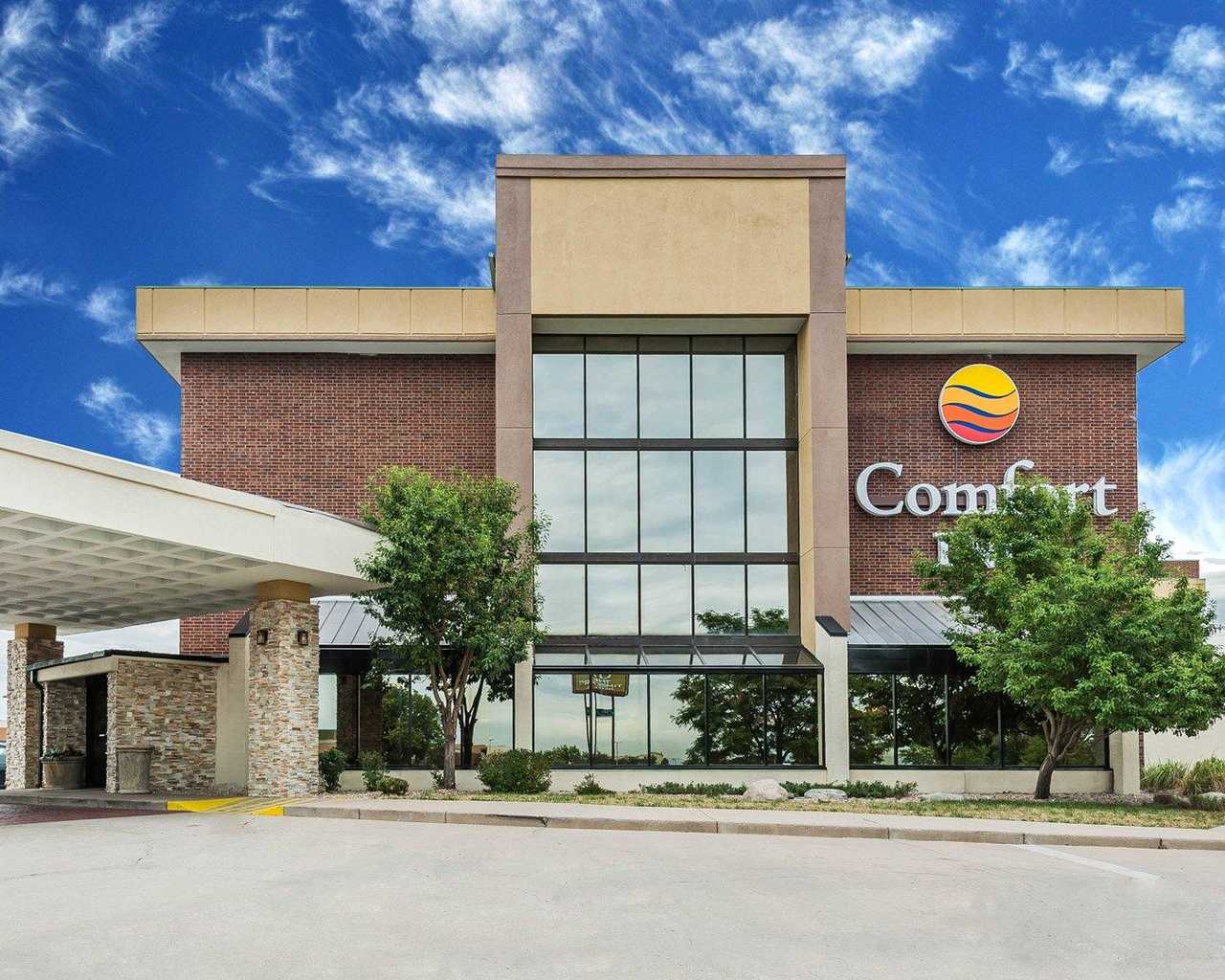 comfort inn denver east photo