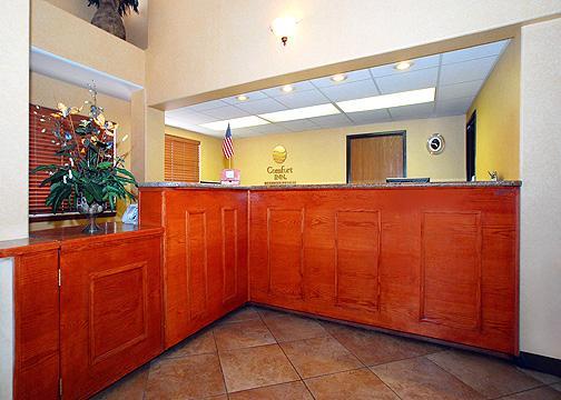 comfort inn aurora front desk photo 3
