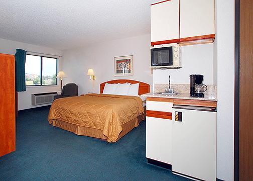 comfort inn aurora guest room photo 4