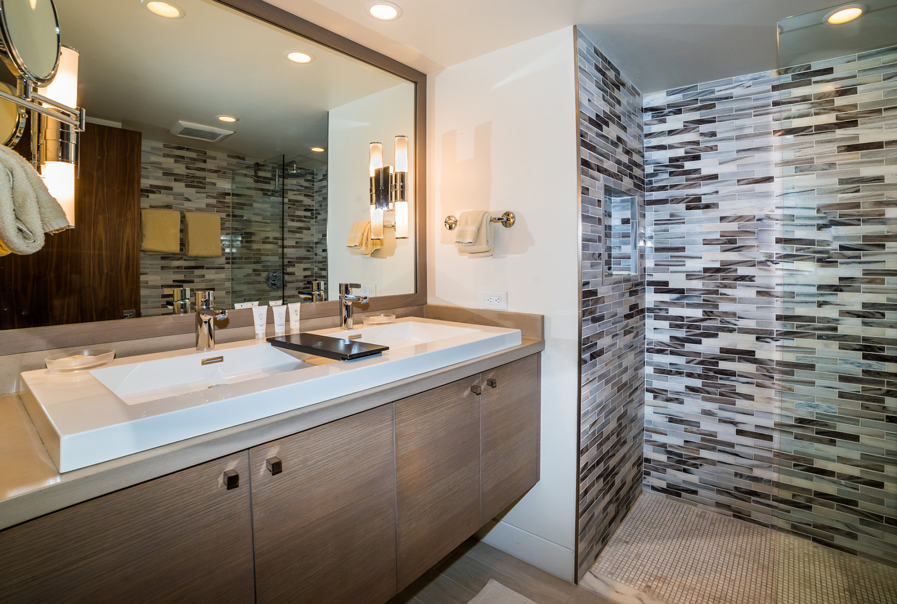 lift one condominiums photo 9