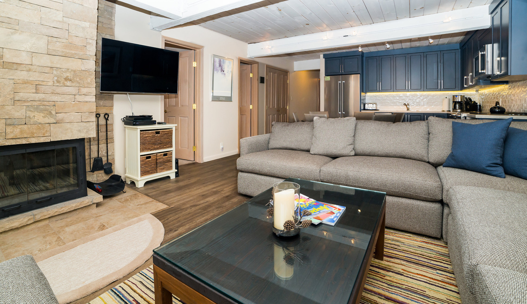 lift one condominiums photo 8