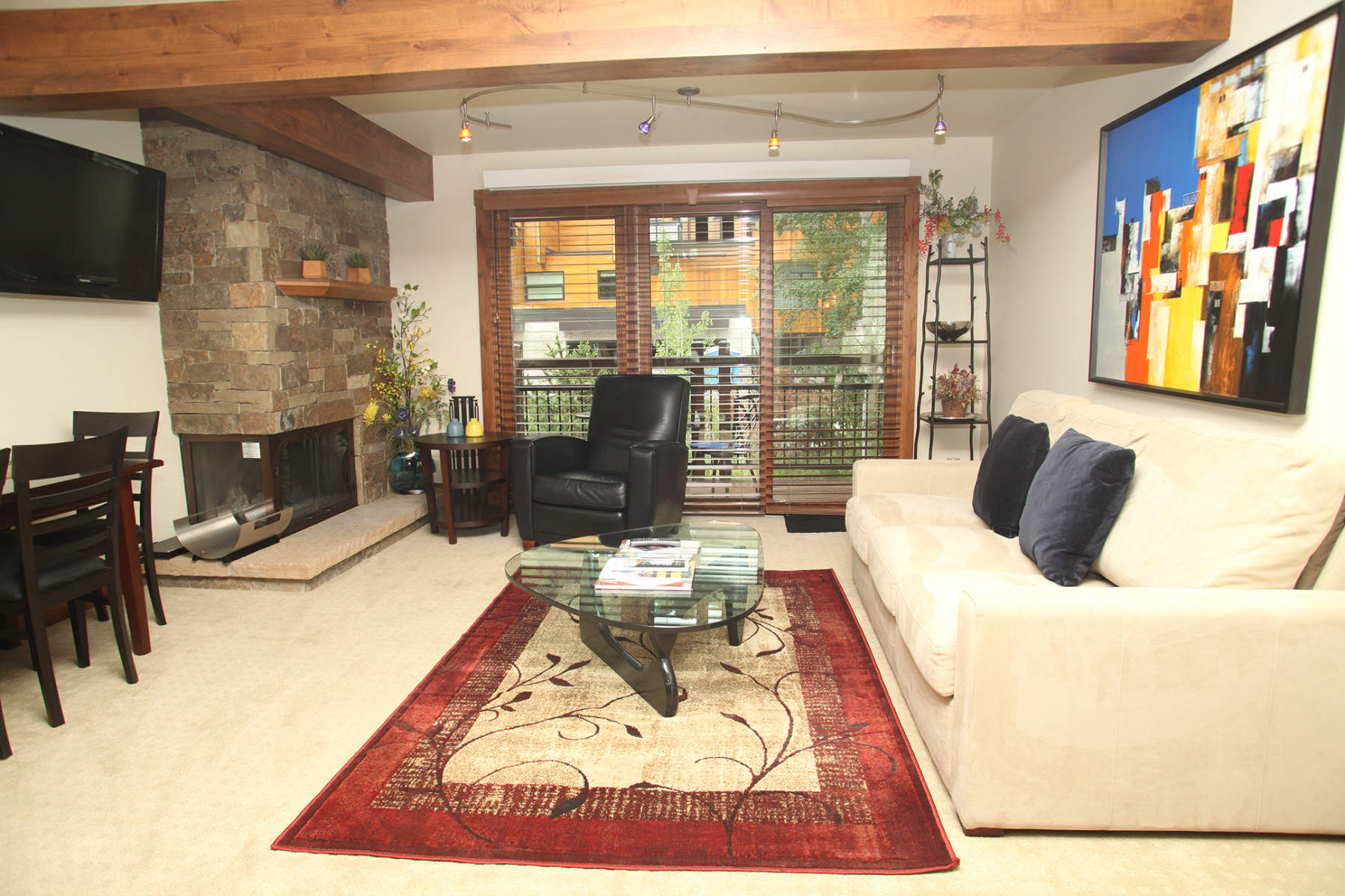 lift one condominiums photo 3