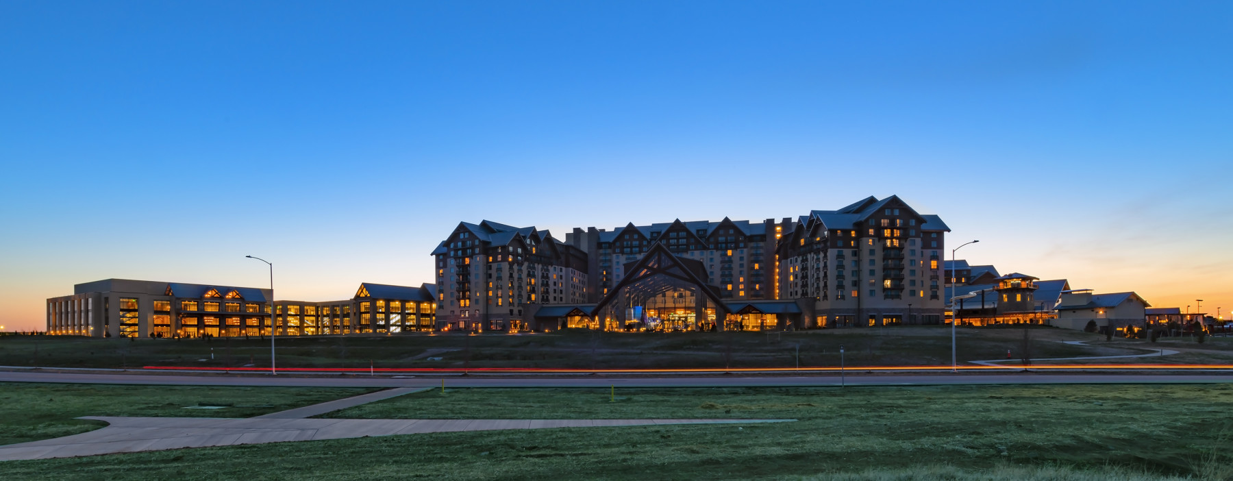 gaylord rockies resort at dusk photo 3
