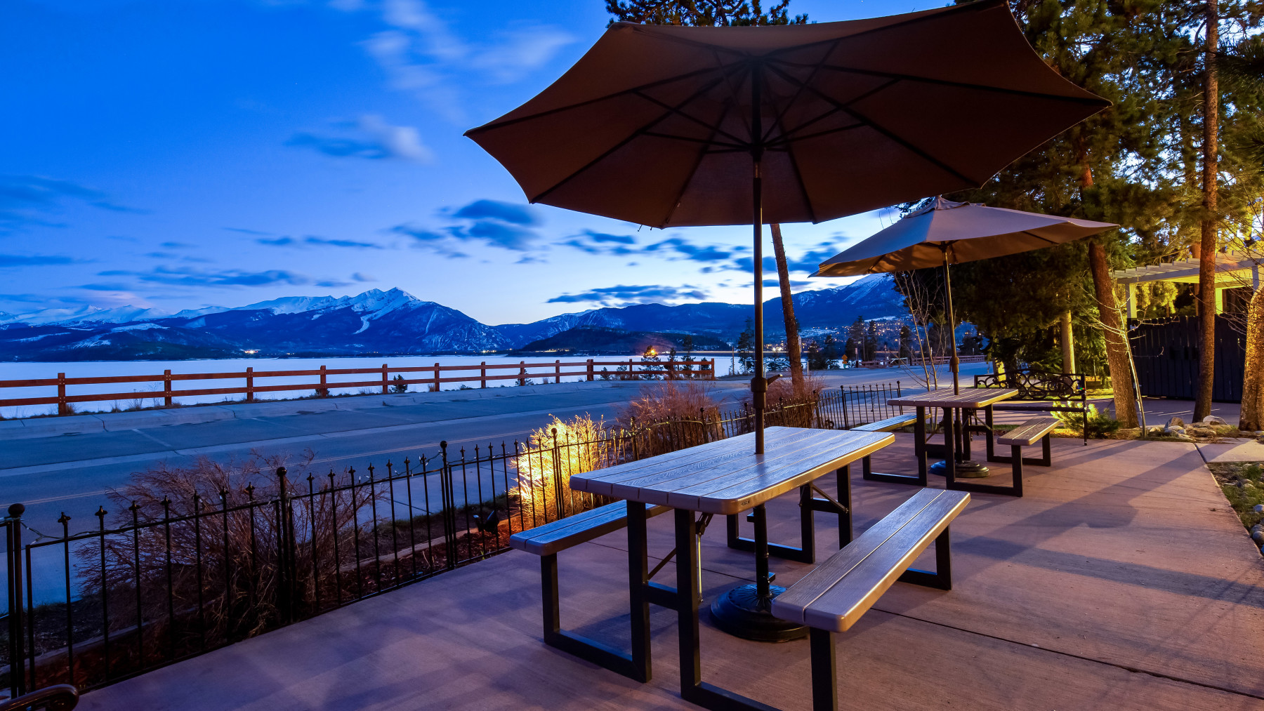 outdoor seating area photo 14