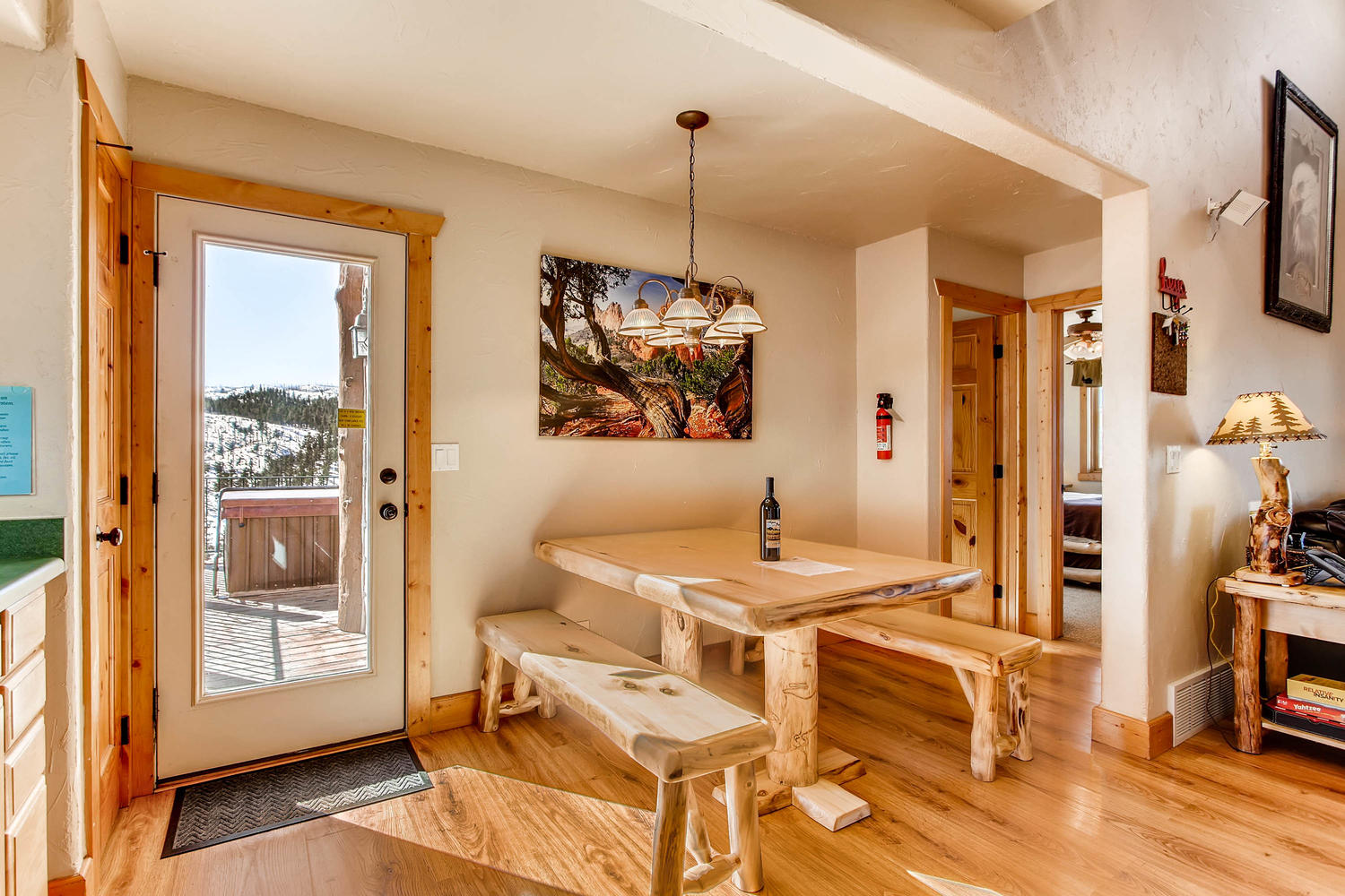 eagle crest dining room and deck w/hot tub photo 4