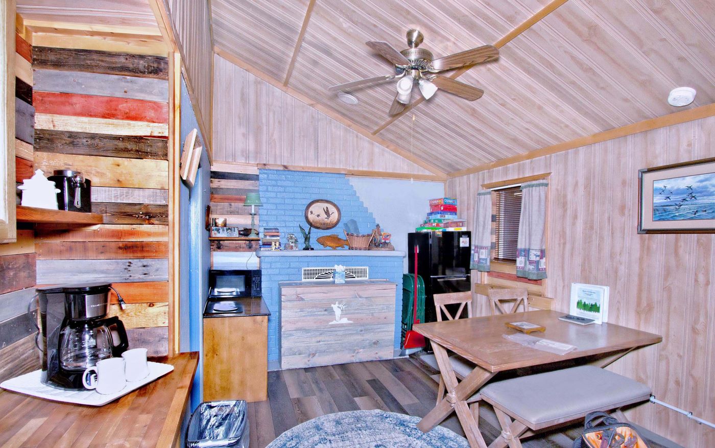 cabin 6, snowball strip photo 2