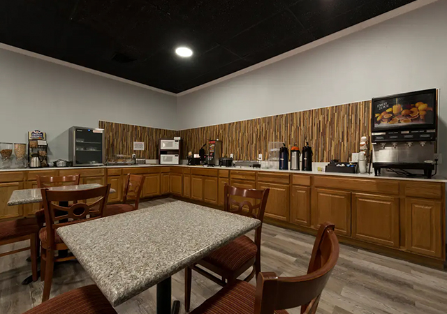 quality inn & suites - manitou springs at pikes peak photo 3