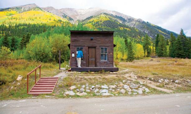 cabin in the Collegiate Peaks Scenic Byway during fall