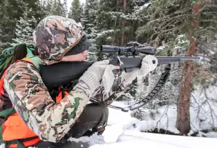 Hunter lines up shot