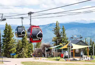 Mountain gondola lift