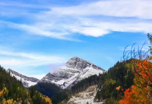 Fall colors and snowcapped peaks in Marble, Colorado
