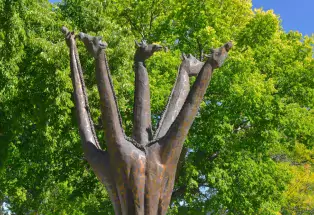 Sterling artist Bradford Rhea's famous free sculptures