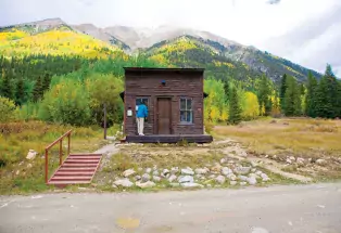 cabin in the Collegiate Peaks Scenic Byway during fall