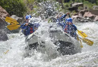 Rafting fun in high-water season