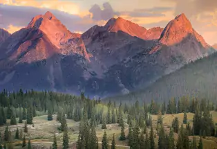 Watch the sunset at Molas Lake