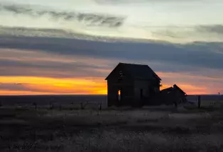 Sunset on the prairie (Photo courtesy Sue Keefer/Scene in the Wild Photography)