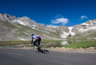 Cycling down the 14,264-foot Mount Evans