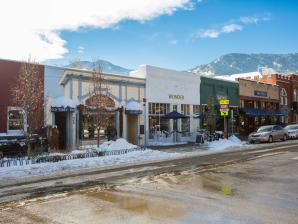 Pearl Street’s West End in winter Pearl Street’s West End storefronts in winter
